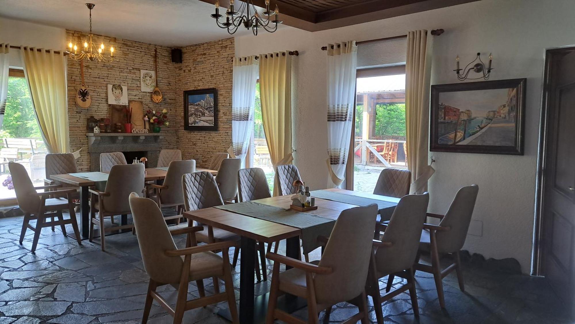 Hotel Margjeka Valbone Extérieur photo